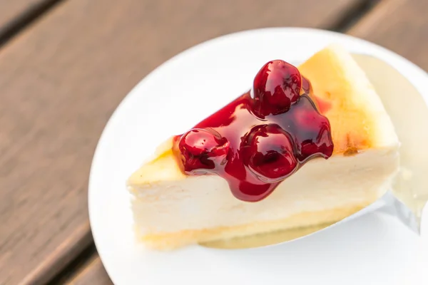 Fatia de bolo de queijo doce — Fotografia de Stock