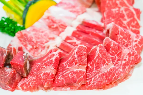 Syrové čerstvé hovězí maso — Stock fotografie