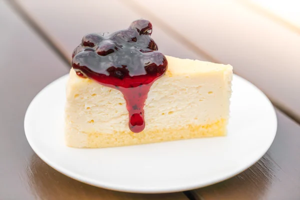 Fatia de bolo de queijo doce — Fotografia de Stock