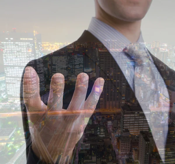 Doble exposición del hombre de negocios tocando una pantalla imaginaria ingenio —  Fotos de Stock