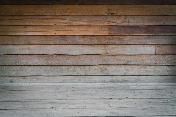 Raum mit holzgetäfelter Wand und Holzboden. — Stockfoto