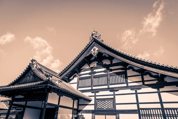 Templo de Kinkakuji "O Pavilhão de Ouro" em Kyoto, Japão (Filtro — Fotografia de Stock