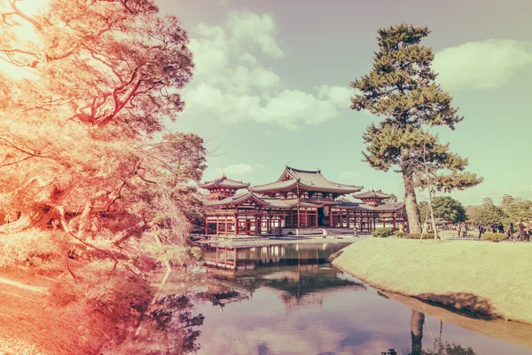 平等院の寺京都、日本 (フィルター処理画像のヴィンテージ — ストック写真