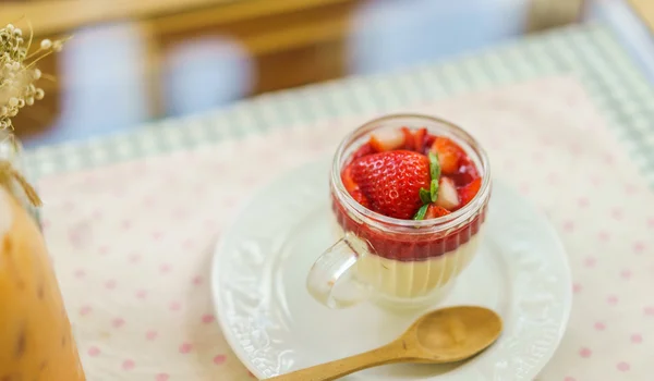 Pudding with strawberry,High definition images — Stock Photo, Image