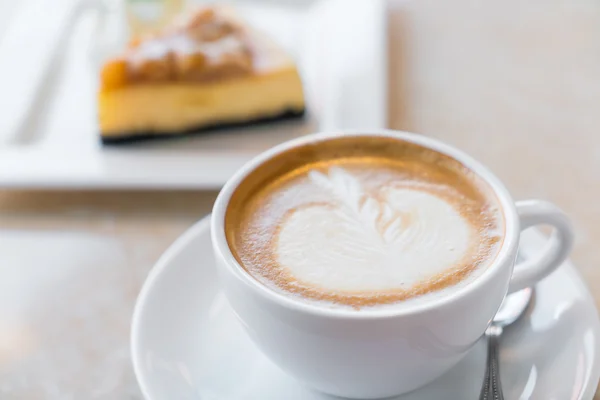 コーヒーとチーズケーキのカップ — ストック写真