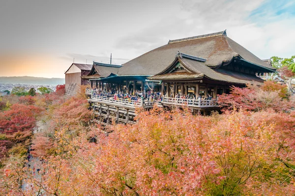 Güzel mimarisi Kiyomizu-dera Tapınağı, Kyoto, Japonya — Stok fotoğraf