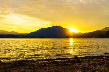 Dağ günbatımı, Japonya, yüksek çözünürlüklü görüntüleri