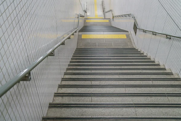 Escalier dans la station de métro — Photo