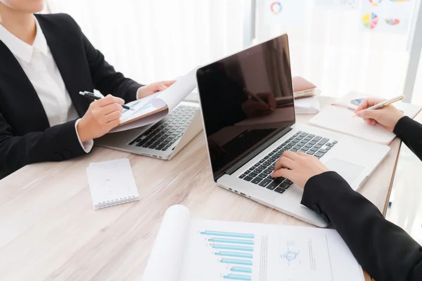 Business people using laptop computers — Stock Photo, Image