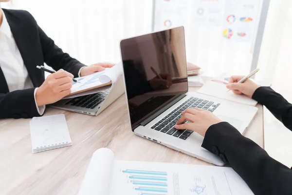 Business people using laptop computers — Stock Photo, Image