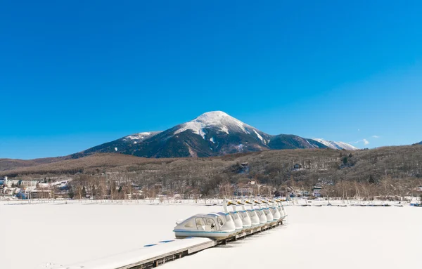 Frozen lake in the winter time — Stock Photo, Image