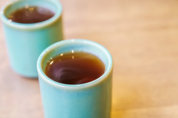 Kopje Japanse thee op houten tafel — Stockfoto