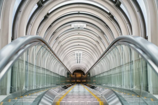 Escalator in modern building — Stock Photo, Image