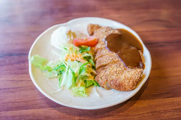 日本的食物风格日式烤鸡配米饭 — 图库照片