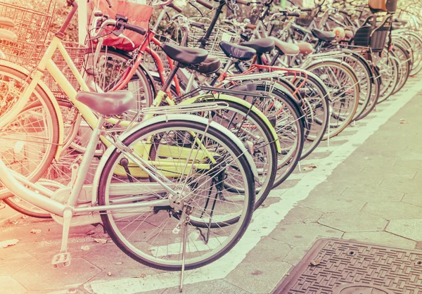 Bicicletas de rua estacionamento — Fotografia de Stock