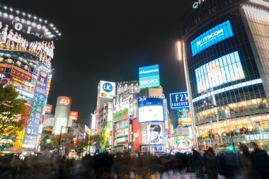 Tokyo, Japonya - Kasım 25: Yayalar Shibuya Crossing üzerinde çapraz 