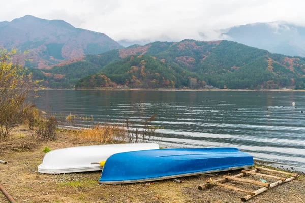 Barche sul lago Kawaguchiko, Giappone — Foto Stock