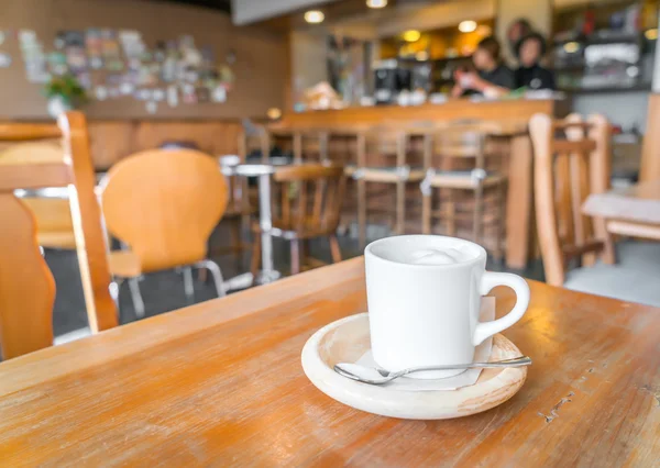 Kaffeetasse auf dem Tisch — Stockfoto