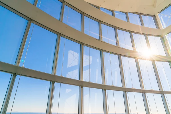 Großes Fenster mit Sonnenschein — Stockfoto