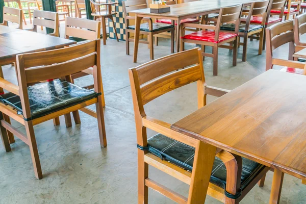 テーブルと椅子のレストラン — ストック写真