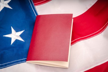 pasaport Amerikan bayrağı üzerinde