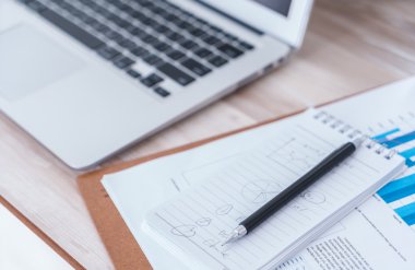 Mali tablo ile lapto listelerinde