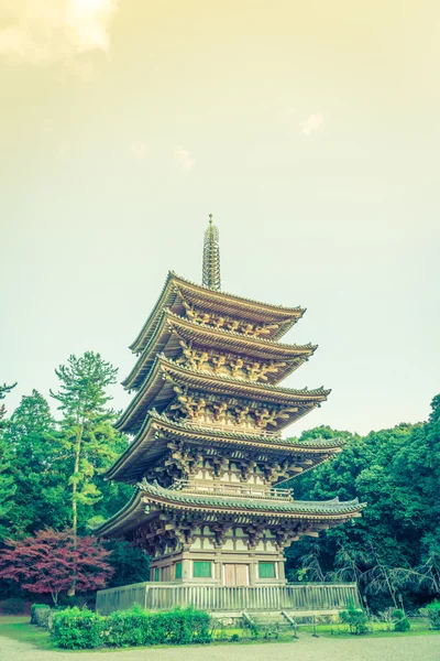 Templo de Daigo-ji en otoño, Kioto, Japón (Procesos de imágenes filtradas — Foto de Stock