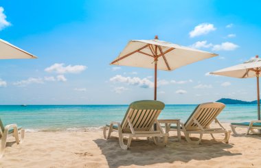 tropikal beyaz kum plaj sahil sandalye