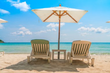 tropikal beyaz kum plaj sahil sandalye