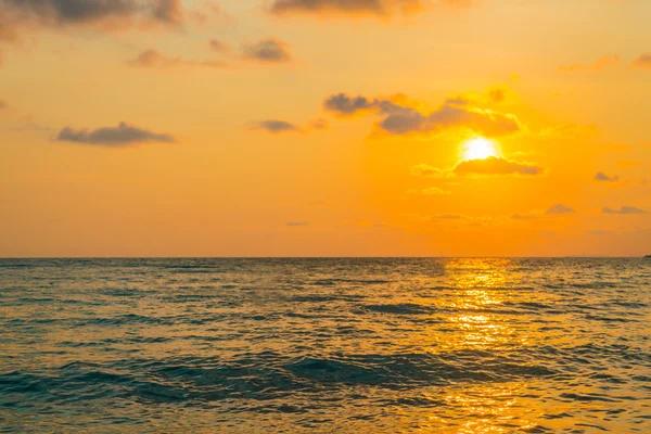 Puesta de sol sobre el mar — Foto de Stock