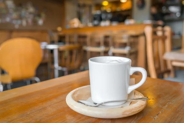 Taza de café sobre mesa de madera —  Fotos de Stock