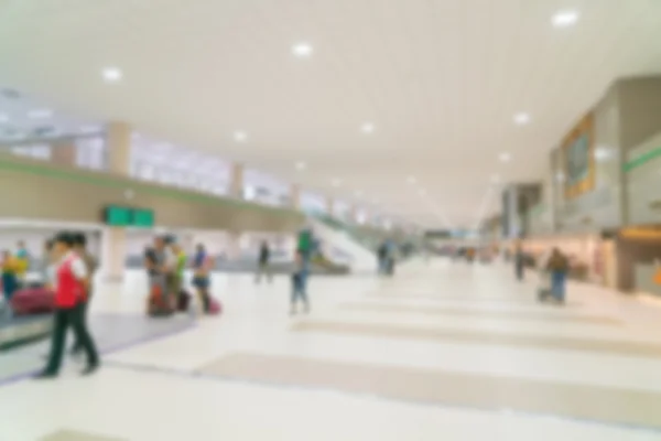 抽象的なぼかし空港の乗客 — ストック写真