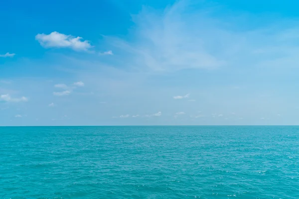 Prachtige blauwe zee en lucht — Stockfoto