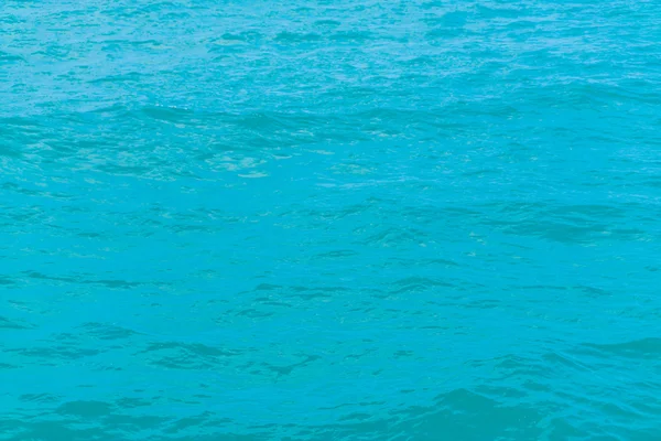 Güzel deniz yüzey dalgaları ile