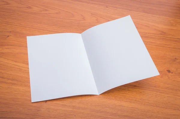 Bifold bílá šablona kniha o texturu dřeva — Stock fotografie