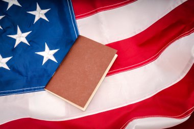 pasaport Amerikan bayrağı üzerinde