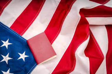 pasaport Amerikan bayrağı üzerinde