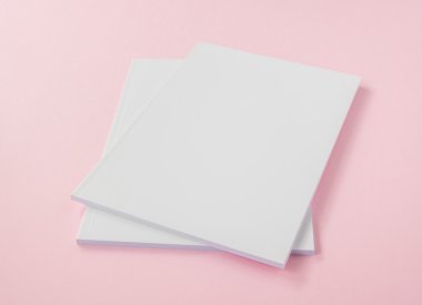 boş ve beyaz kitapçıklar