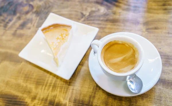 Café da manhã com torta de maçã e café . — Fotografia de Stock
