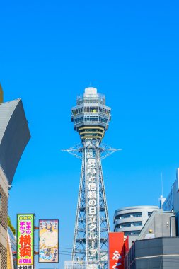 Osaka, Japonya - 30 Kasım 2015: Shinsekai Tsutenkaku Kulesi 