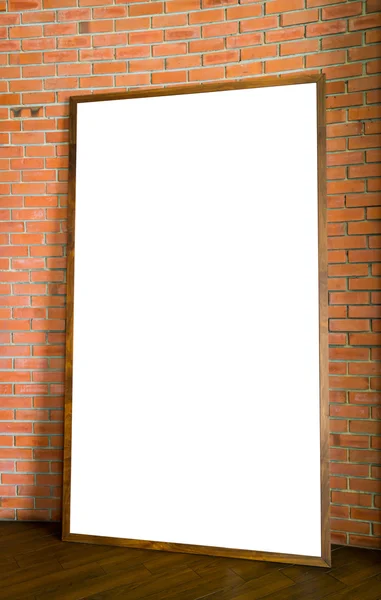 Panneau en bois blanc sur le mur de briques — Photo