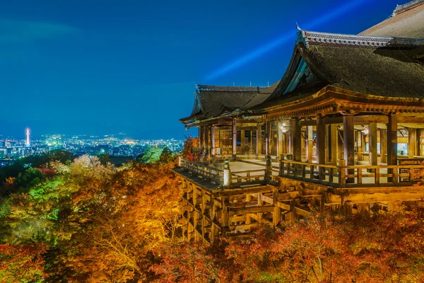 Zapalają się laser show w pięknej architektury w T Kiyomizu-dera — Zdjęcie stockowe