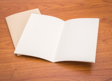 boş ve beyaz kitapçıklar