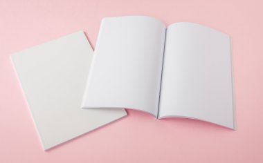 boş ve beyaz kitapçıklar