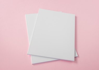 boş ve beyaz kitapçıklar