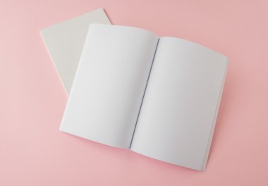 boş ve beyaz kitapçıklar