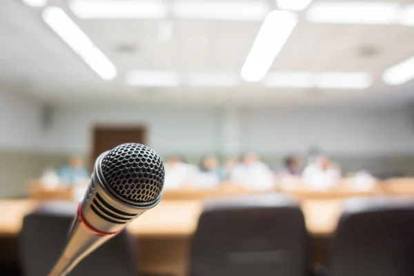 Microfono in sala conferenze — Foto Stock