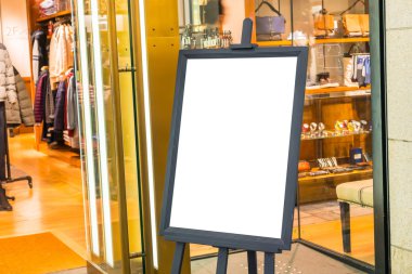 Sokak ve alışveriş alışveriş merkezinde boş işareti .