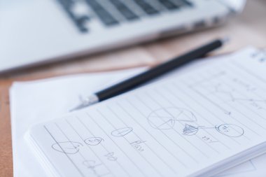 Mali tablo ile lapto listelerinde