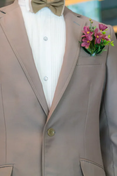 Nahaufnahme des Bräutigams boutonniere . — Stockfoto